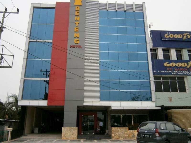 פקאנבארו Benteng Hotel מראה חיצוני תמונה